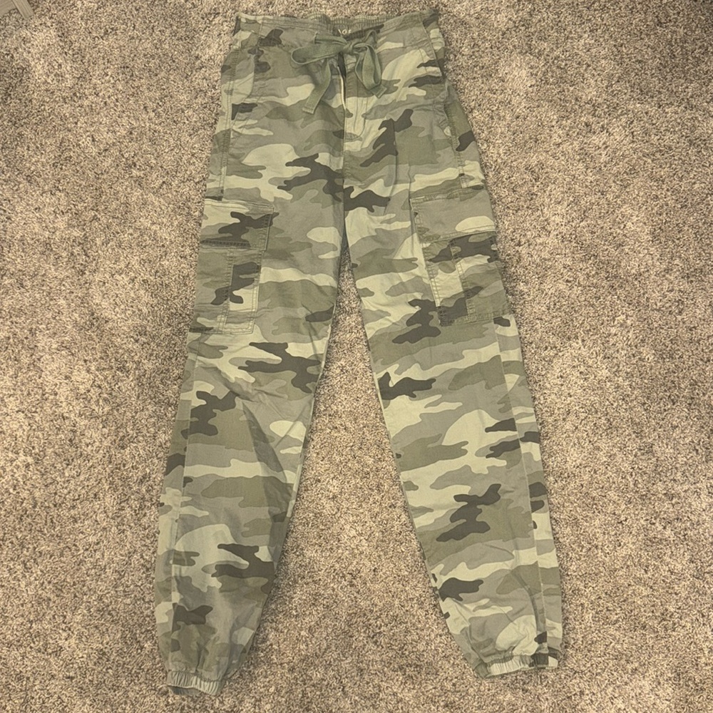 American Eagle army cargo joggers
